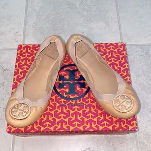 • Tory Burch Patent Leather Ballet Flats
• Neutrals
• Round-Toes